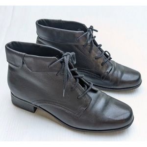 Vintage Liz Baker black leather lace-up ankle boots sz7.5